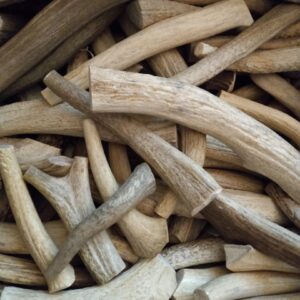 10 Pound Box – Mid Low Grade – 20 to 25 chews per box – Mixes Sizes